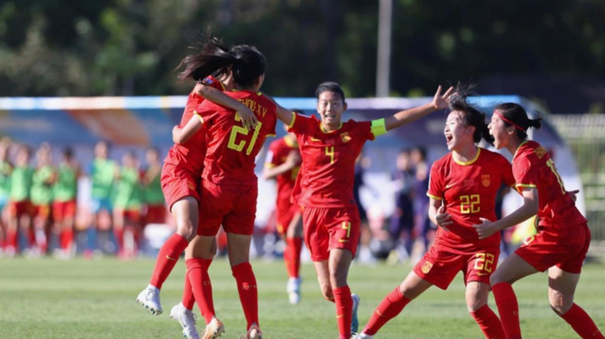 STAR SPORTS下载-张某与郑某都是足球爱好者